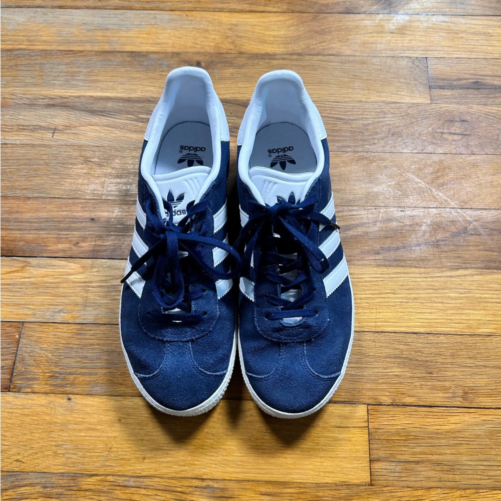Navy Adidas Gazelle Suede sneakers